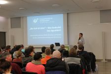 Frau Dr. Grimm von der Praxisgemeinschaft der Klauengesundheit in München